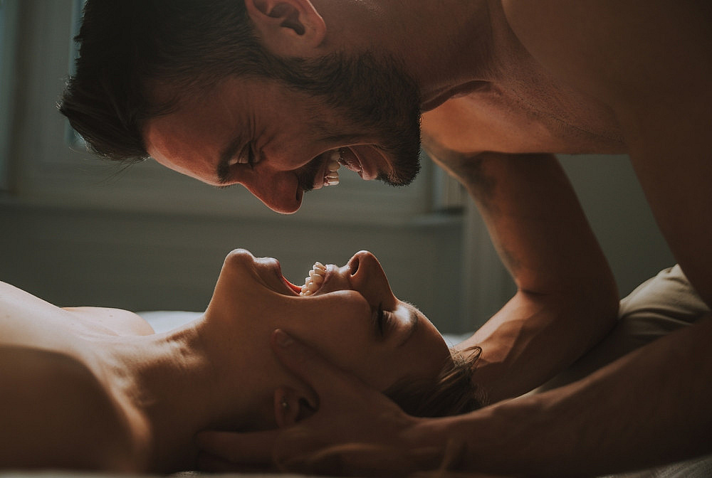 intimidad emocional en la industria sexual