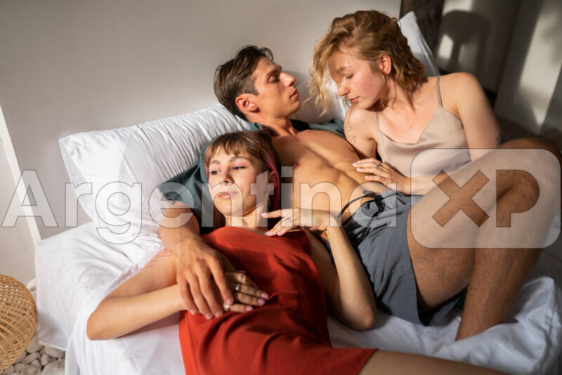 tips to be an escort for threesomes