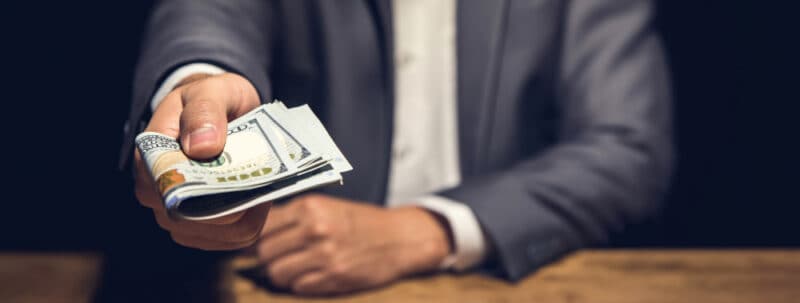 consejos para disfrutar con una escort - garantiza el pago correcto