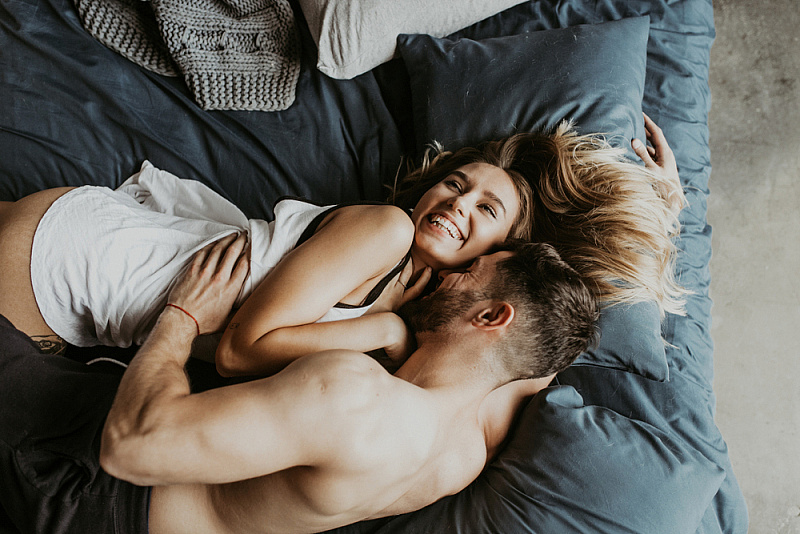 sexo por primera vez con un cliente